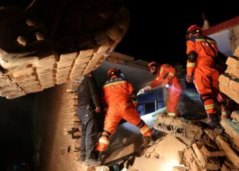 terremoto-mata-mais-de-100-pessoas-na-china-e-casas-desabam