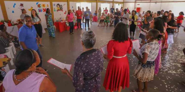 prefeitura-promove-confraternizacao-natalina-para-idosos-assistidos-pelo-scfv-de-lauro-de-freitas