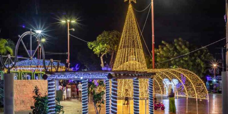 com-mais-de-100-mil-microlampadas,-lauro-de-freitas-ganha-mais-brilho-e-luz-com-a-decoracao-especial-de-natal