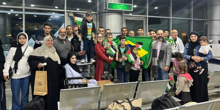 terceiro-grupo-de-brasileiros-repatriados-de-gaza-deixa-o-egito