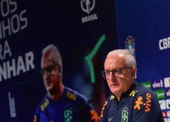 selecao-inspira-o-mundo-e-precisa-voltar-a-vencer,-diz-dorival-junior