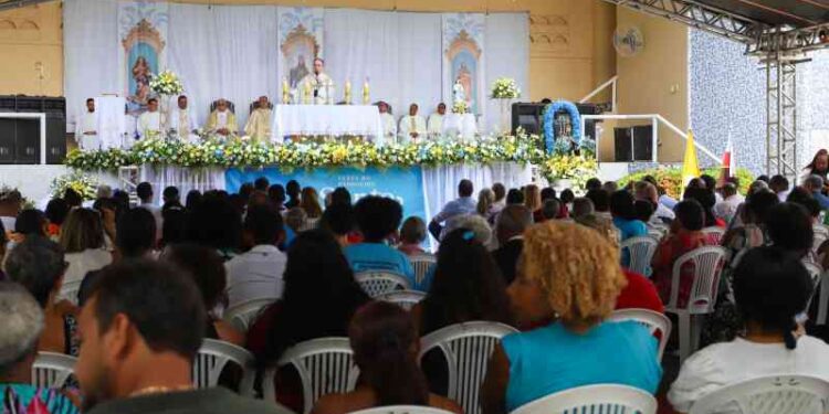 santo-amaro-de-ipitanga:-durante-missa-solene,-fieis-celebram-o-padroeiro-de-lauro-de-freitas