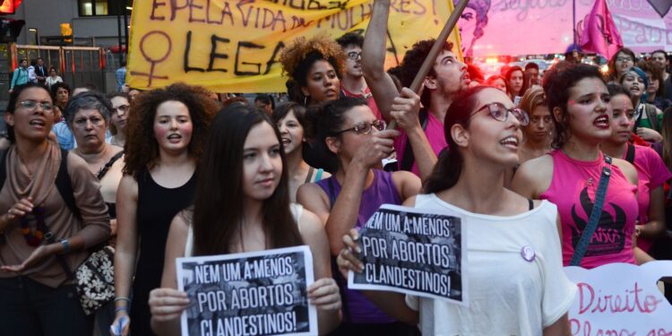 leis-municipais-e-estaduais-dificultam-acesso-ao-aborto-legal