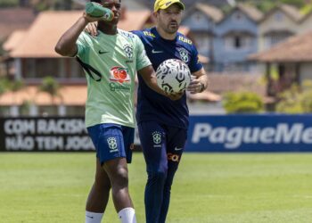 “selecao-mostrou-evolucao”,-elogia-ramon,-apos-2-a-0-sobre-colombia