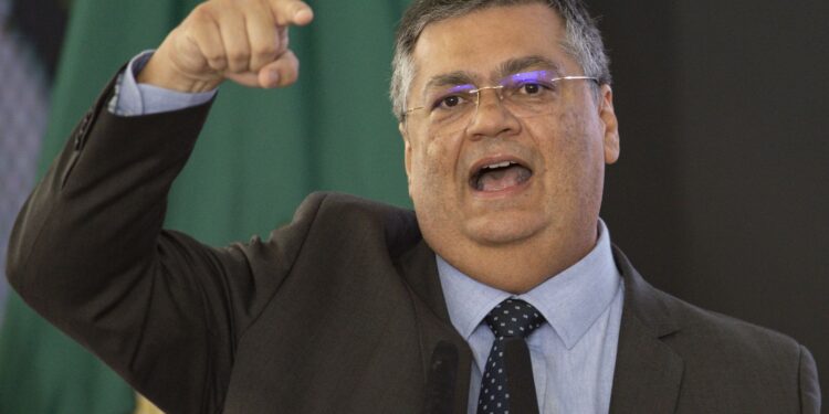 dino-critica-relatorio-que-aponta-aumento-da-corrupcao-no-brasil 