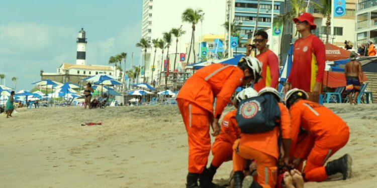 corpo-de-bombeiros-faz-treinamento-para-o-carnaval-2024-com-simulacao-na-barra