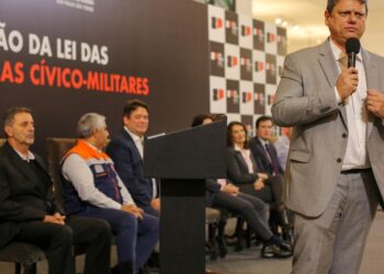 tarcisio-sanciona-lei-que-cria-escolas-civico-militares-em-sp