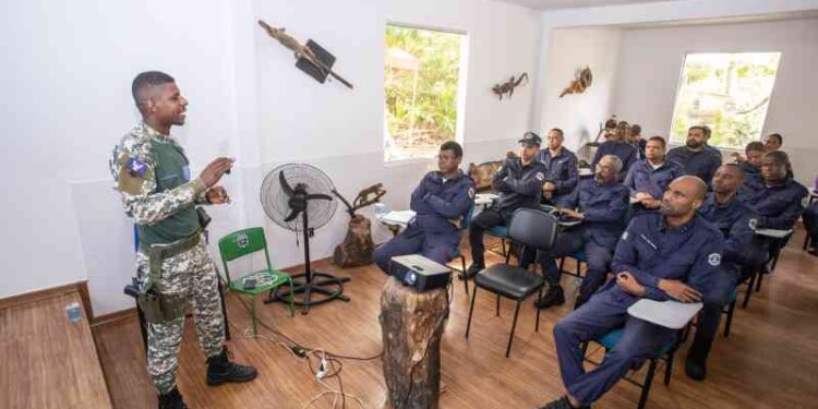 agentes-da-guarda-municipal-de-lauro-de-freitas-passam-por-capacitacao-para-captura-de-animais-silvestres