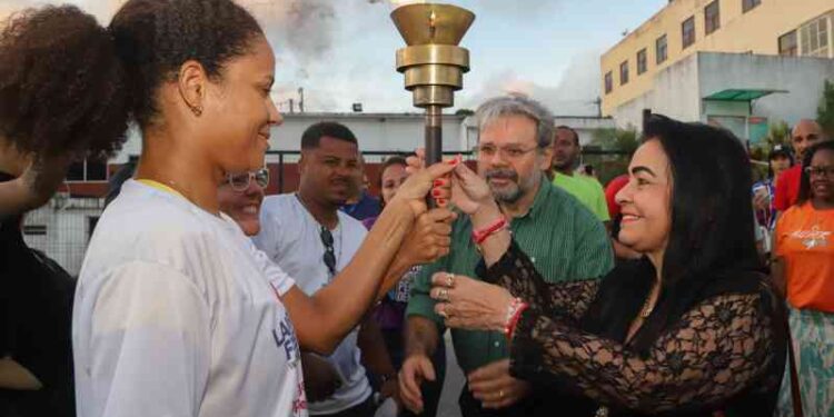 independencia-da-bahia:-fogo-simbolico-do-2-de-julho-chega-em-lauro-de-freitas