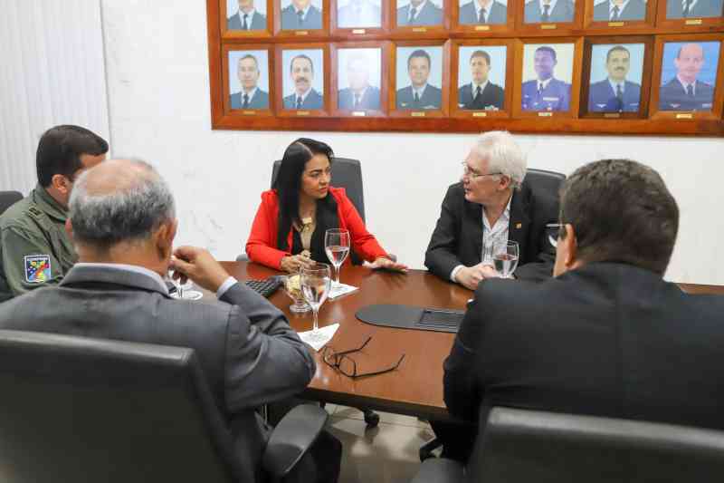 prefeitura-participa-de-reuniao-para-discutir-implantacao-da-escola-do-sesi-em-lauro-de-freitas