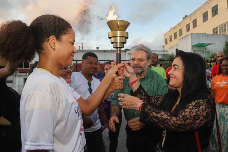 independencia-da-bahia:-fogo-simbolico-do-2-de-julho-chega-em-lauro-de-freitas