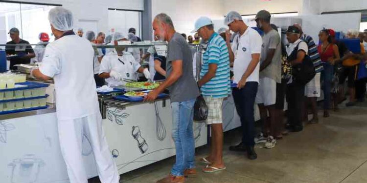 com-8-milhoes-de-refeicoes-servidas,-restaurante-popular-de-lauro-de-freitas-comemora-16-anos