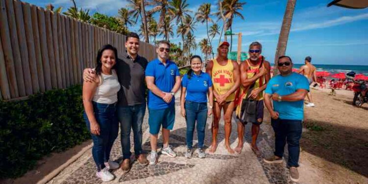 prefeita-visita-praia-de-vilas-e-ouve-demandas-dos-salva-vidas