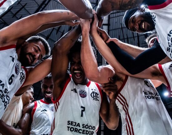 basquete:-invictos,-flamengo-e-minas-avancam-as-quartas-da-champions