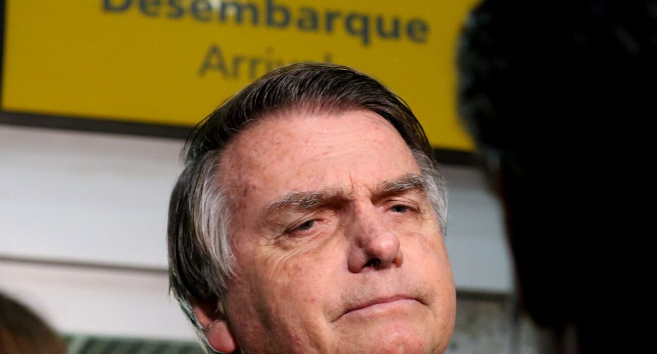 citando-possivel-fuga,-moraes-nega-devolver-passaporte-de-bolsonaro