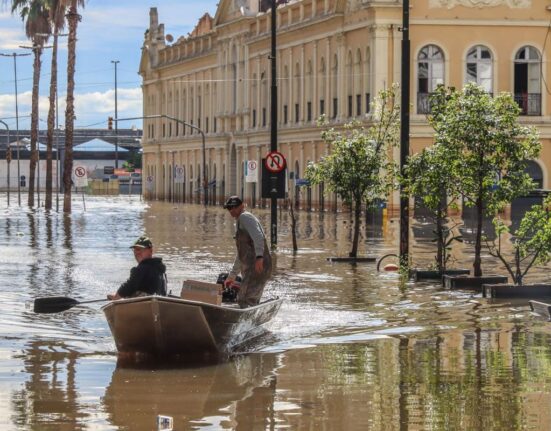 eventos-climaticos-deixam-242-milhoes-de-alunos-sem-aulas-em-2024