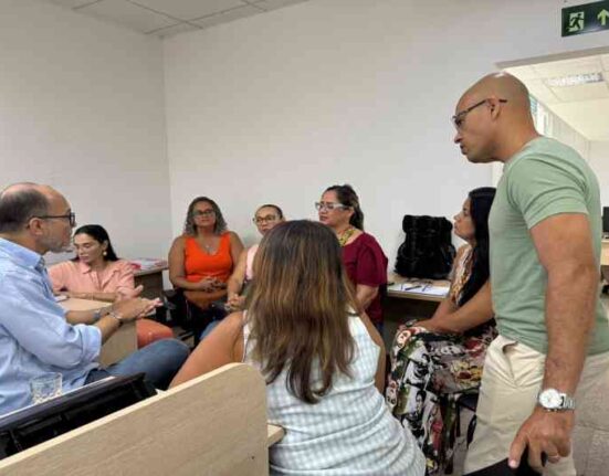 reuniao-debate-novos-caminhos-para-educacao-de-jovens-e-adultos-em-lauro-de-freitas