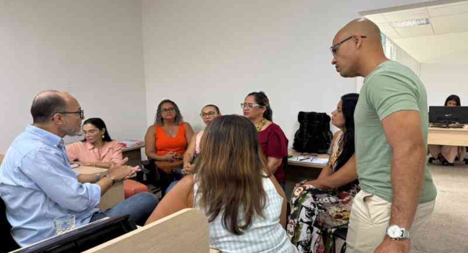 reuniao-debate-novos-caminhos-para-educacao-de-jovens-e-adultos-em-lauro-de-freitas