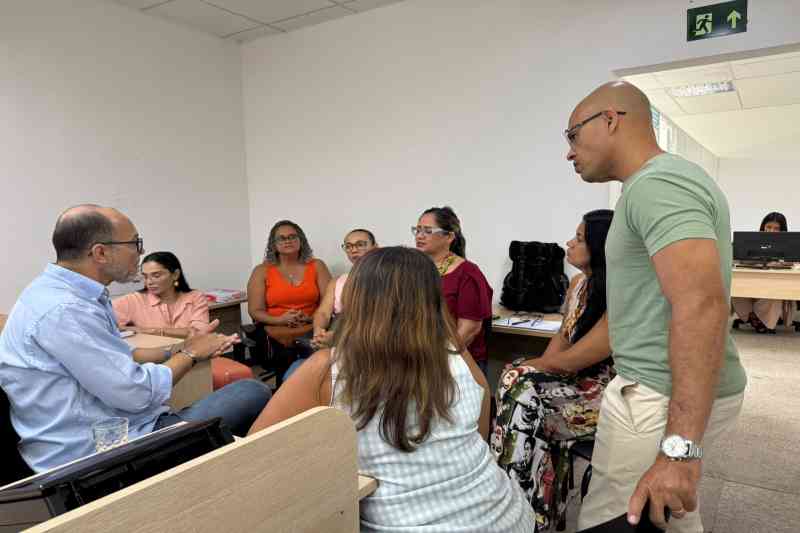 reuniao-debate-novos-caminhos-para-educacao-de-jovens-e-adultos-em-lauro-de-freitas