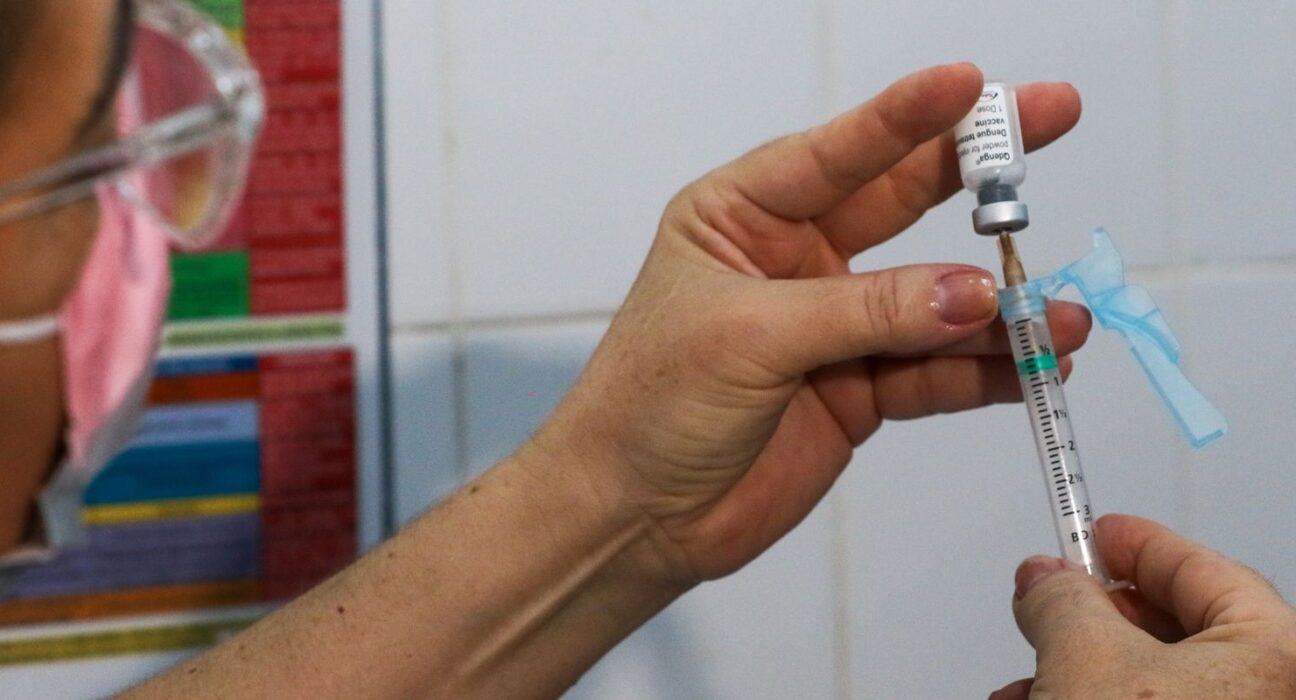 sociedade-medica-alerta-para-baixa-procura-da-vacina-contra-a-dengue
