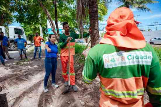 prefeita-vai-as-ruas-acompanhar-os-servicos-de-iluminacao-e-manutencao-da-cidade