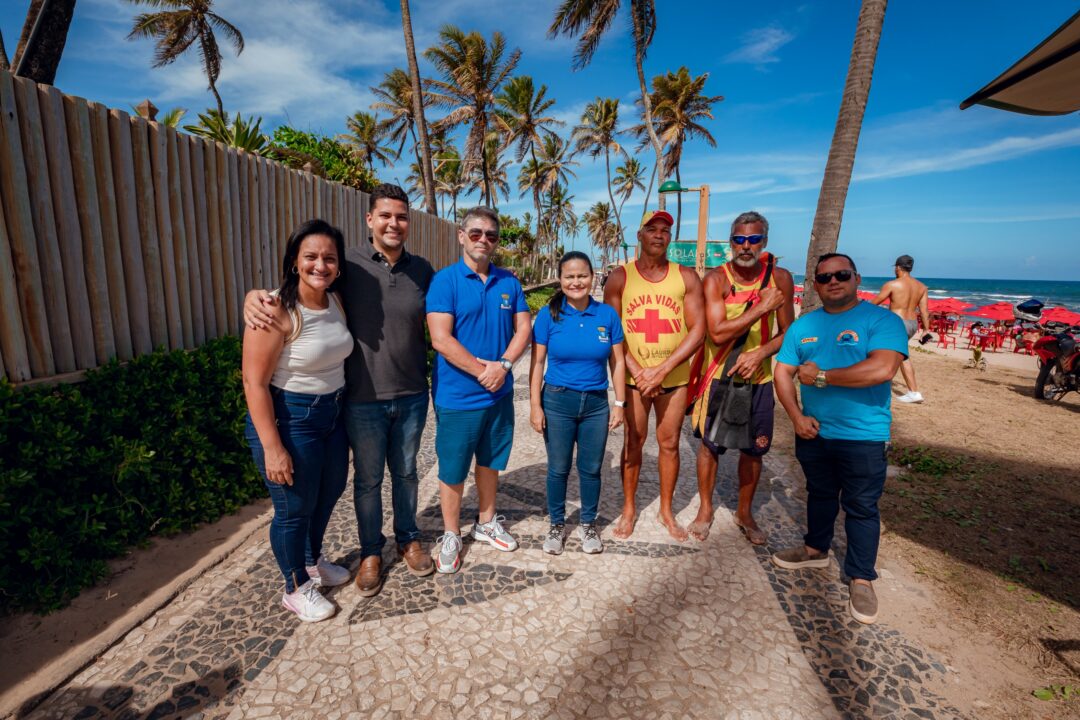 Prefeita visita praia de Vilas e ouve demandas dos salva-vidas