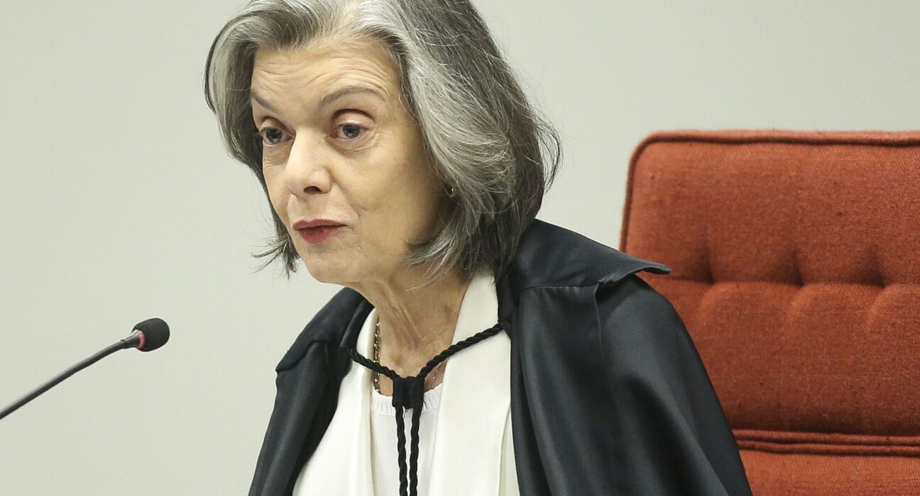 carmen-lucia-mantem-investigacao-contra-bolsonaro