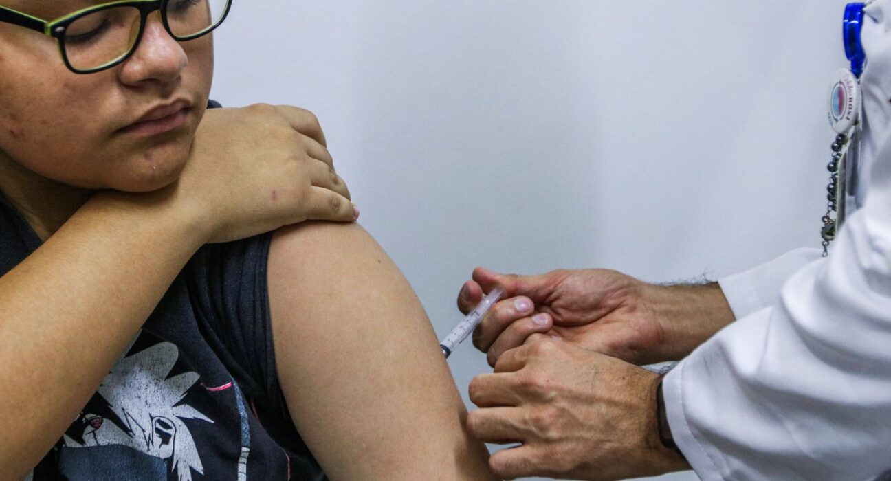 dengue:-um-ano-apos-inicio-da-imunizacao,-procura-por-vacina-e-baixa