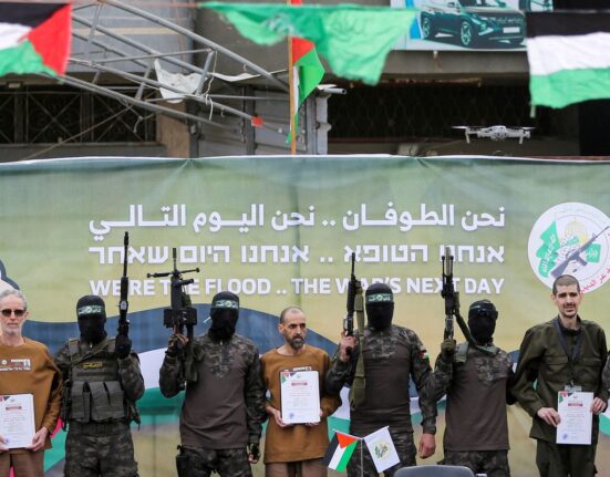 hamas:-cessar-fogo-e-unica-maneira-de-levar-refens-de-volta-pra-casa