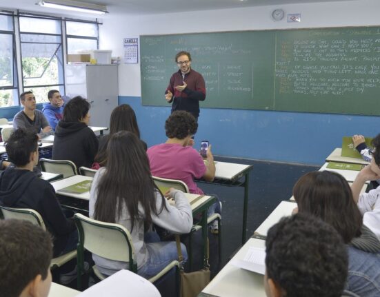 camara-aprova-proposta-que-proibe-escolas-de-recusar-matriculas