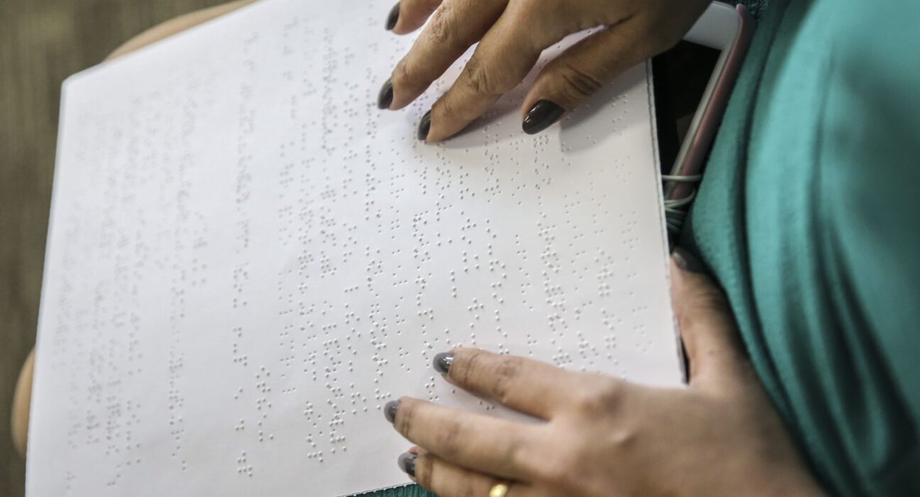 medicos-discutem-uso-de-ia-para-pessoas-com-deficiencia-visual