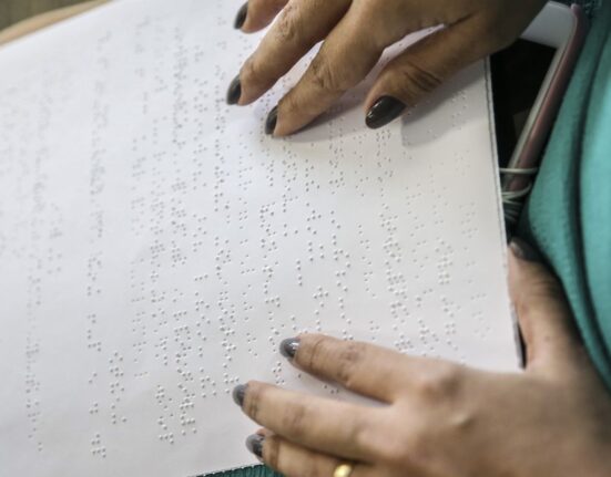 medicos-discutem-uso-de-ia-para-pessoas-com-deficiencia-visual