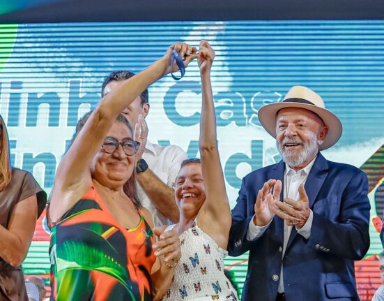 lula-entrega-conjunto-residencial-com-mais-de-mil-moradias-em-belem