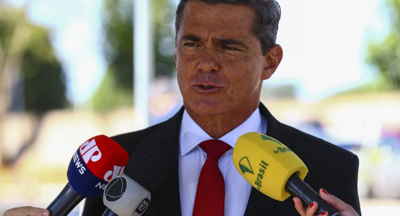 general-estava-com-raiva-e-pressionava-bolsonaro-por-golpe,-diz-cid