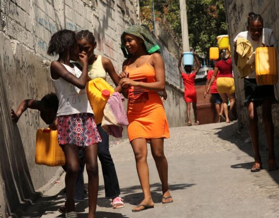 criancas-no-haiti-relatam-adesao-a-gangues-por-fome-e-medo,-diz-ong