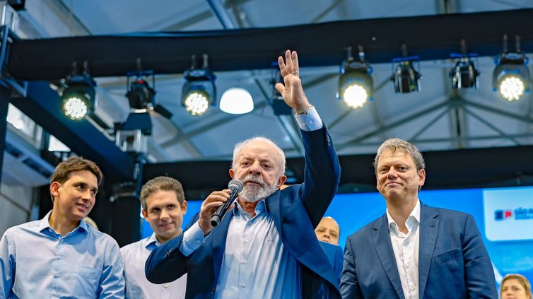 Presidente da República, Luiz Inácio Lula da Silva, durante cerimônia de Lançamento do Edital de Concessão do Túnel Submerso Santos-Guarujá. Parque Valongo, Armazém 4, Santos - SP.    Foto: Ricardo Stuckert / PR