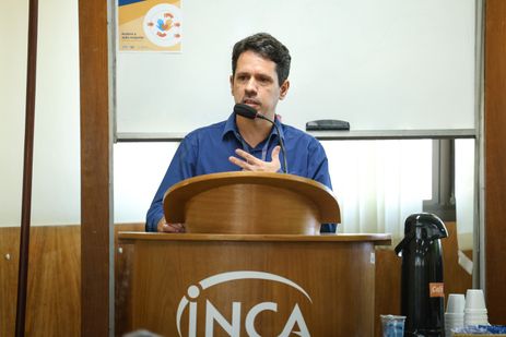 Rio de Janeiro (RJ), 04/02/2025 – O pesquisador da coordenação de prevenção e vigilância do Instituto Nacional de Câncer (INCA), Fernando Lopes Tavares de Lima durante o evento do Dia Mundial do Câncer, na instituição, na zona norte do Rio de Janeiro. Foto: Tomaz Silva/Agência Brasil