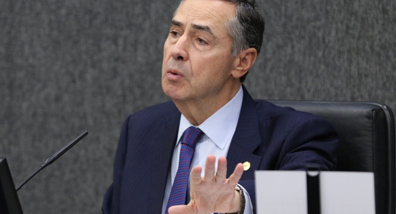 barroso-nega-impedimento-de-moraes,-zanin-e-dino-para-julgar-bolsonaro