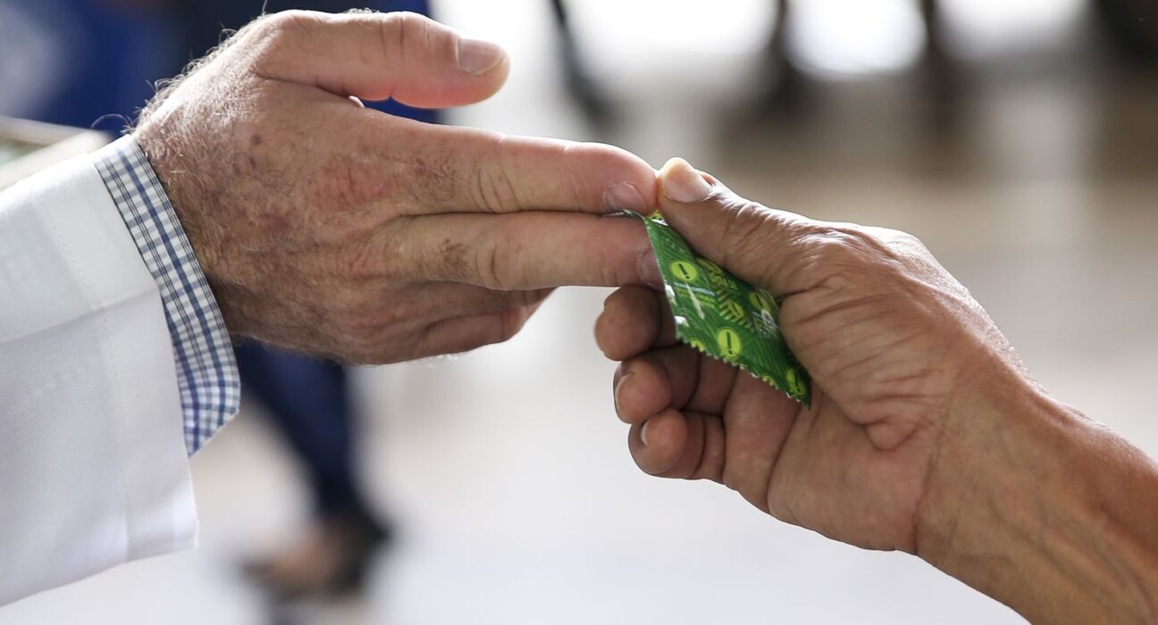 rio-distribui-preservativos-e-informacoes-sobre-ist/aids-no-carnaval