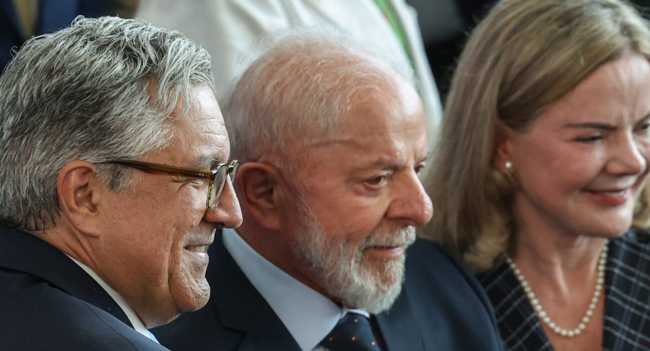 gleisi-hoffmann-cita-isencao-do-ir-como-prioridade-da-agenda-politica