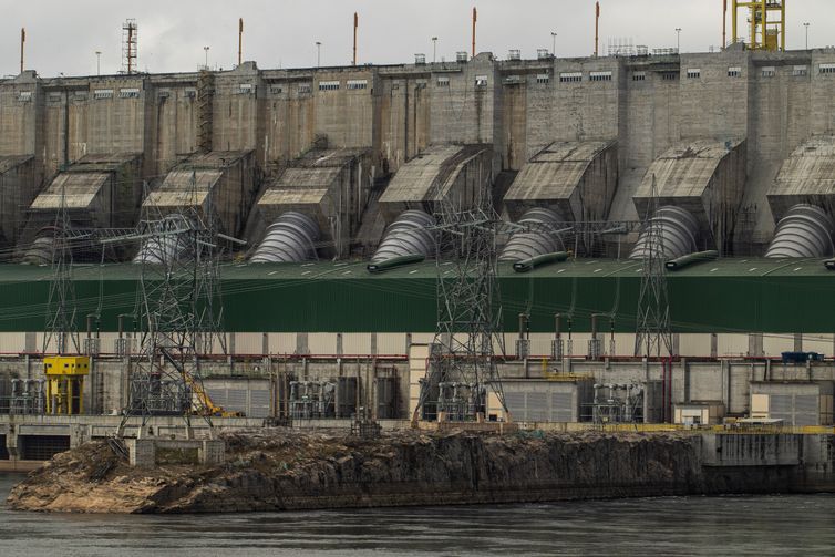 Altamira (PA), 08/01/2025 - No dia 5 de maio de 2016, foi inaugurada a Usina Hidrelétrica (UHE) Belo Monte. Localizada no Rio Xingu, no Pará, sua capacidade instalada é de 11.233,1 MW, sendo reconhecida como a maior hidrelétrica 100% brasileira.  O empreendimento utiliza, em seu reservatório principal, uma tecnologia preservacionista conhecida como fio d’água, o monitoramento das estruturas, previsto no Plano, é um dos mais bem equipados do país. Dispondo de 1.976 instrumentos, de 12 diferentes tipos, realiza-se uma avaliação periódica ao desempenho das estruturas de concreto dos 28 diques que conformam o Reservatório Intermediário e das barragens de Pimental e Belo Monte.  Foto: Joédson Alves/Agência Brasil