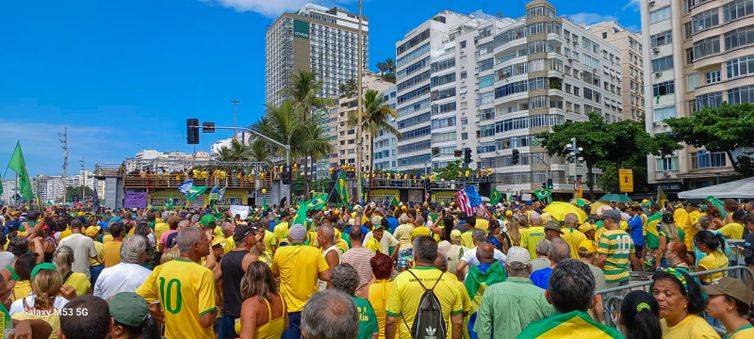 Brasília (DF) 16/03/2025 - TAto pro Bolsonaro em Copacabana.  Foto: Gilberto Costa/Agência Brasil