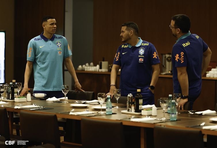 Vanderson se apresenta em Brasília para jogos da seleção brasileira - 17/03/2025