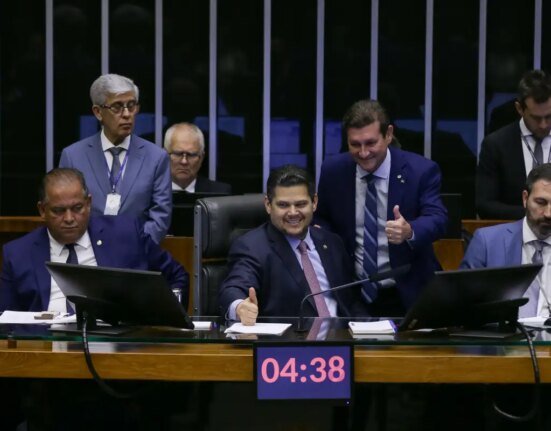 congresso-aprova-novas-regras-para-pagamento-de-emendas-parlamentares