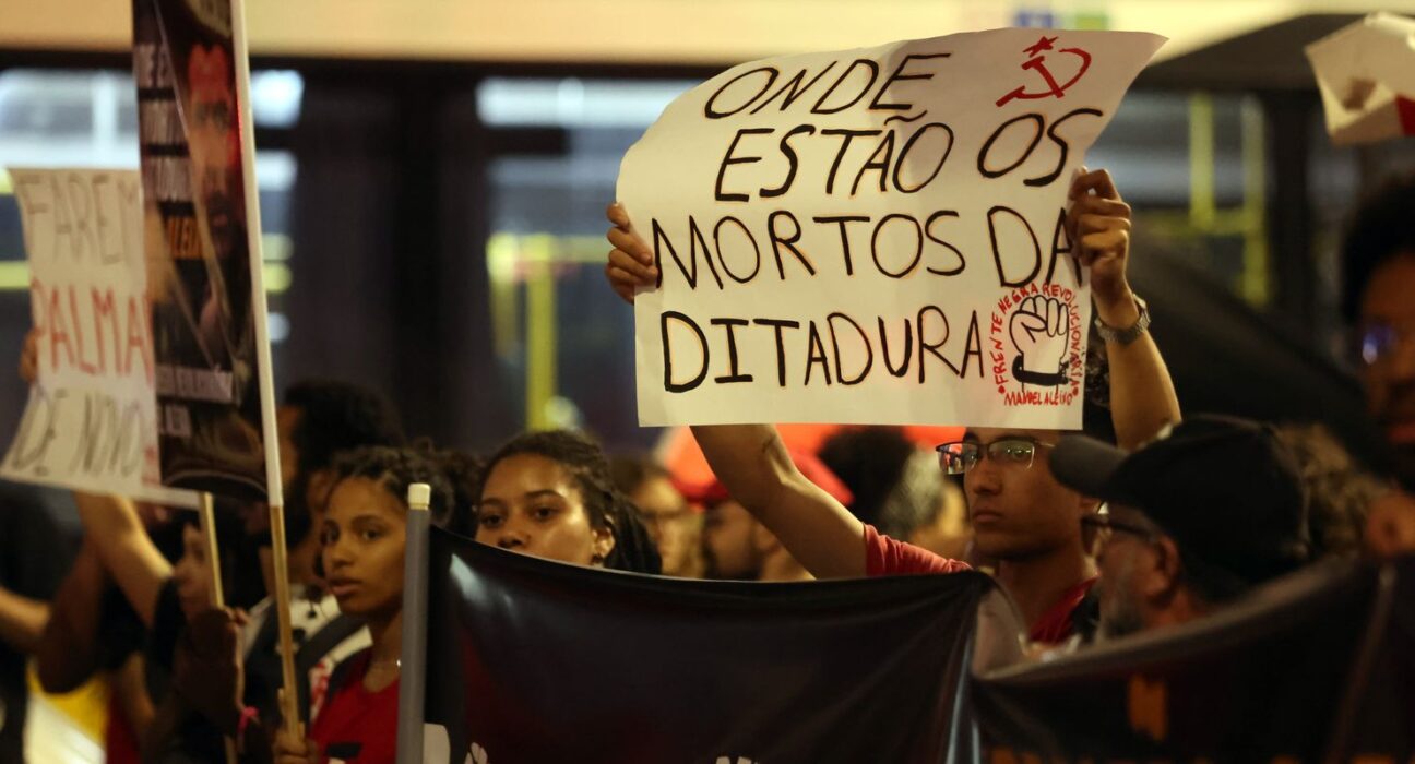 cordao-da-mentira-faz-desfile-“para-adiar-o-fim-do-mundo”