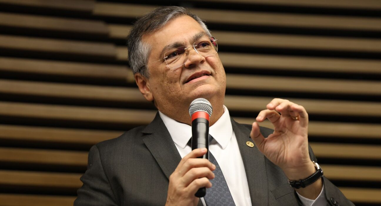 ministro-e-aplaudido-ao-dizer-que-crime-nao-esta-nos-morros-do-rio