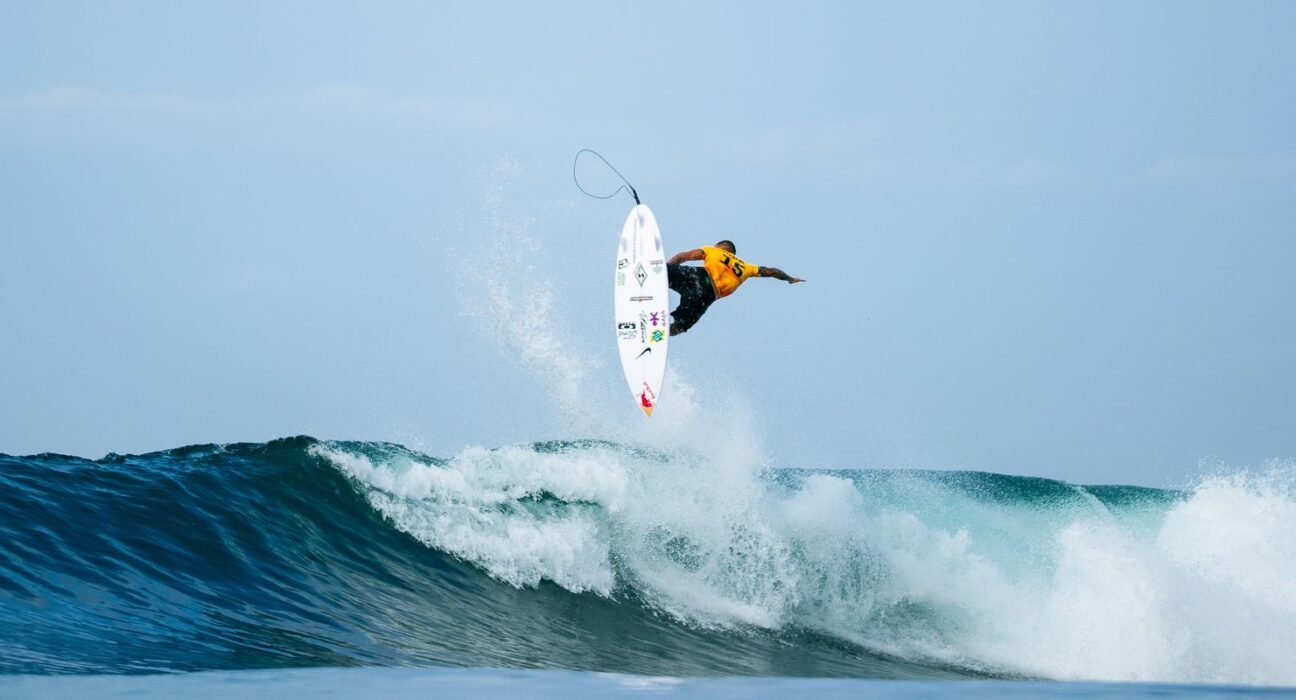 seis-brasileiros-vao-para-a-3a-fase-do-mundial-de-surfe-em-el-salvador