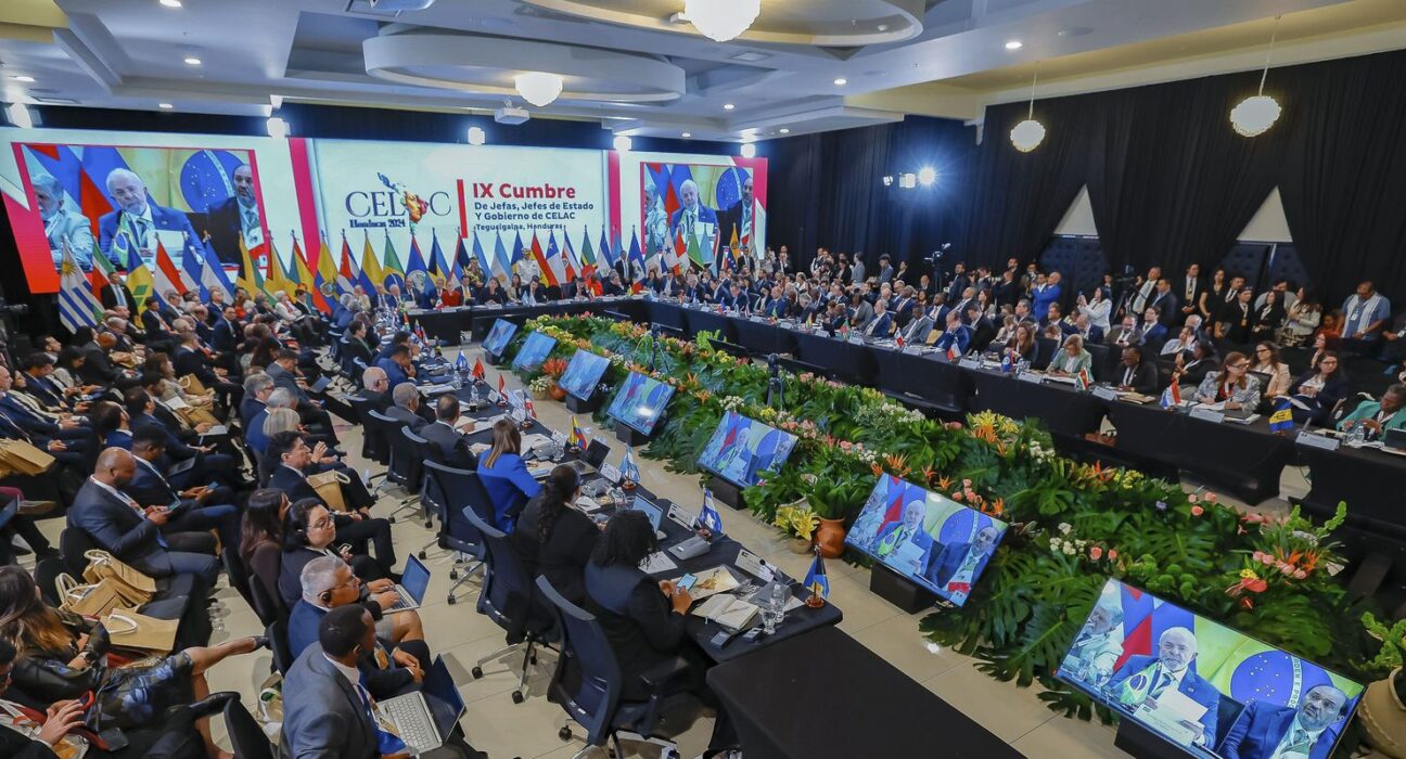 sem-consenso,-declaracao-da-celac-critica-sancoes-e-guerra-comercial