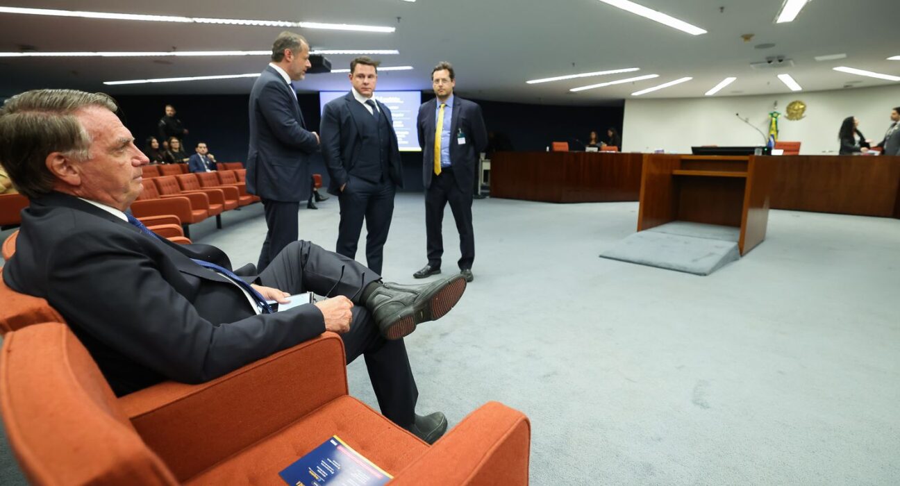 moraes-da-cinco-dias-para-bolsonaro-e-reus-apresentarem-defesa-previa