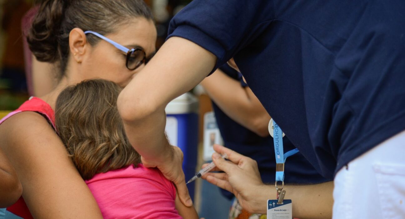vacina-contra-gripe-e-segura-e-nao-causa-a-doenca;-saiba-mais-verdades